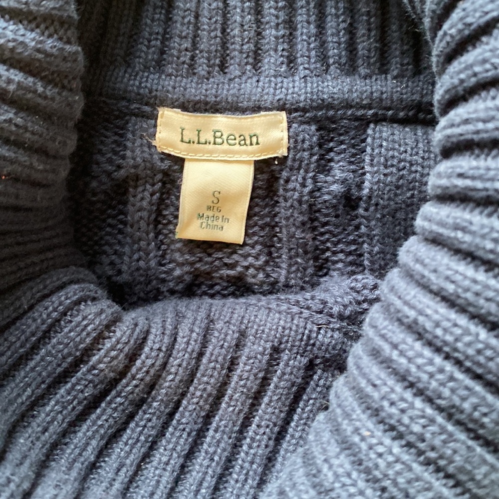L. L. Bean Cable Knit Sweater - Picture 4 of 9